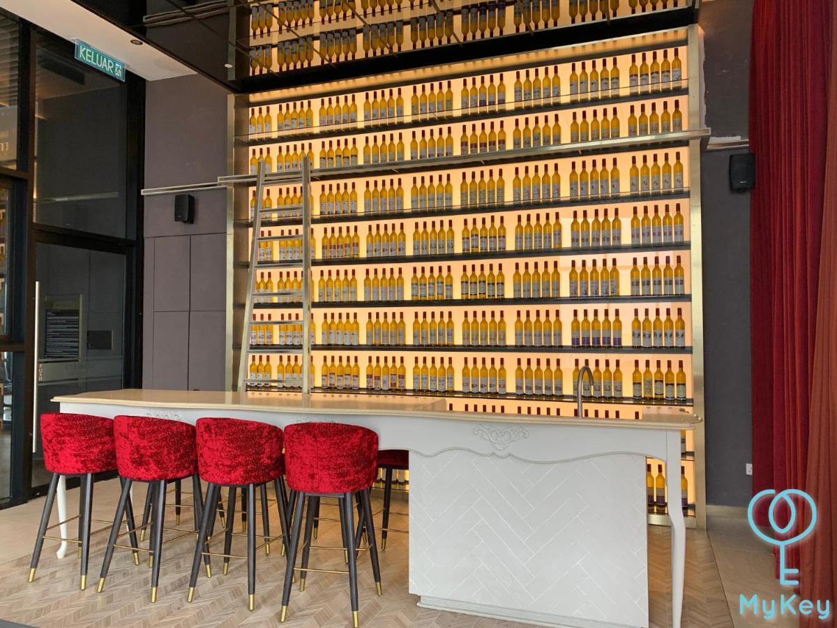 Scarletz Suites By Mykey Куала-Лумпур Екстер'єр фото 3D rendering of a bar