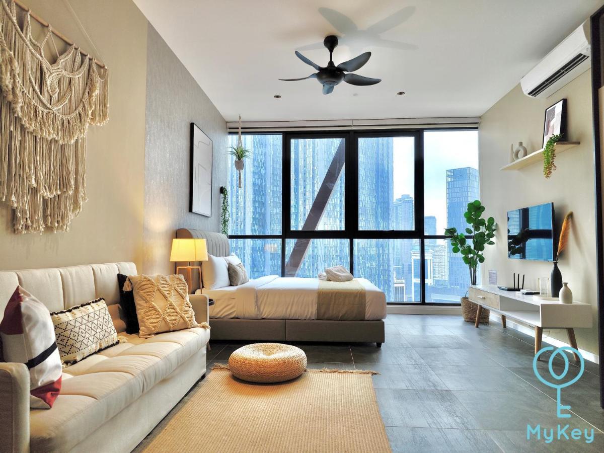 Scarletz Suites By Mykey Куала-Лумпур Екстер'єр фото A studio apartment in Kuala Lumpur, Malaysia