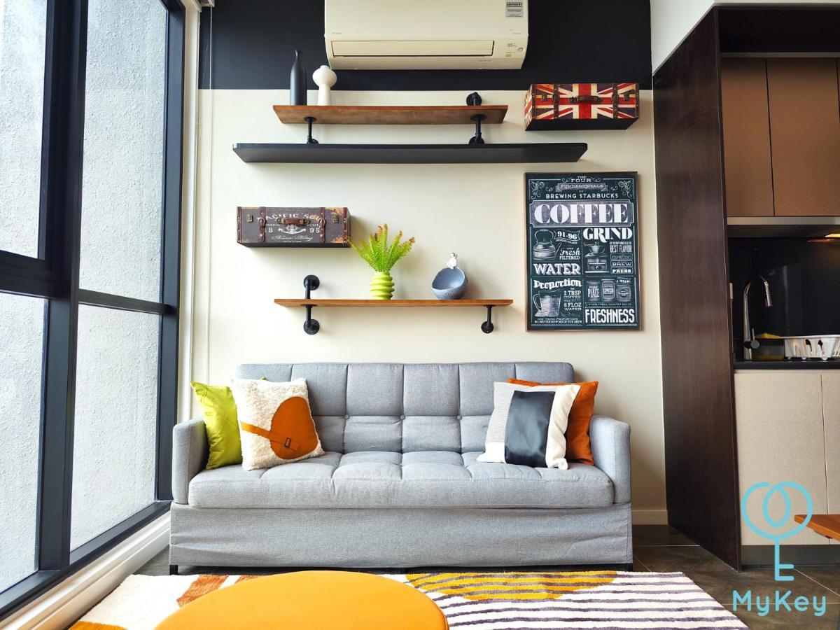 Scarletz Suites By Mykey Куала-Лумпур Екстер'єр фото A micro apartment in Hong Kong
