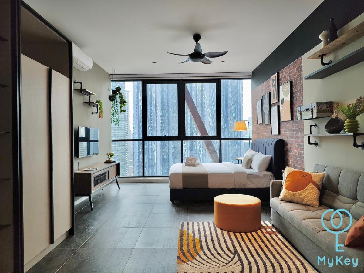Scarletz Suites By Mykey Куала-Лумпур Екстер'єр фото A studio apartment in Kuala Lumpur, Malaysia